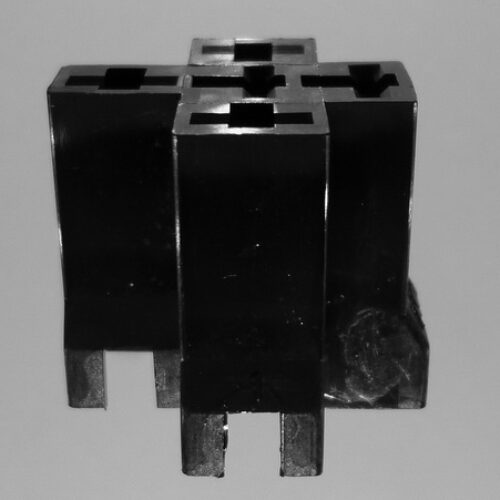Kućište releja za stopice – papučice 6,3mm (160 158)